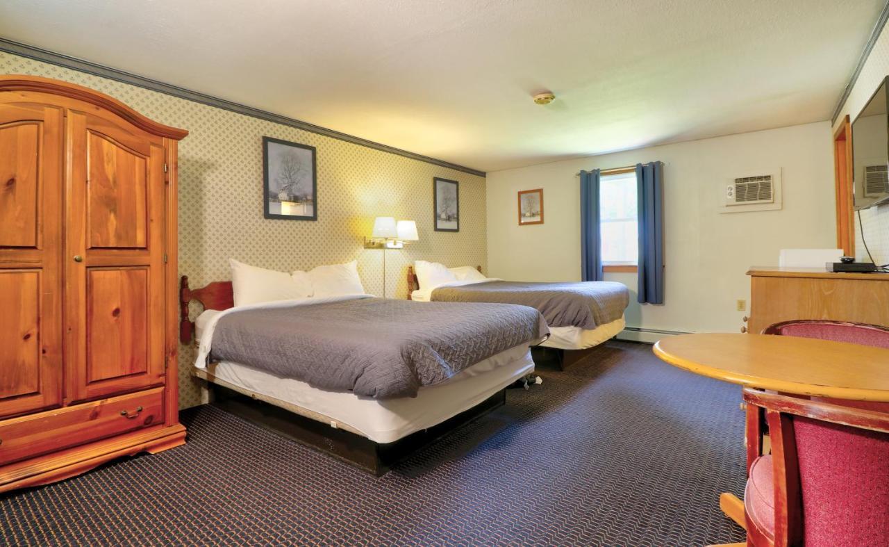The Villager Motel Bartlett Room photo